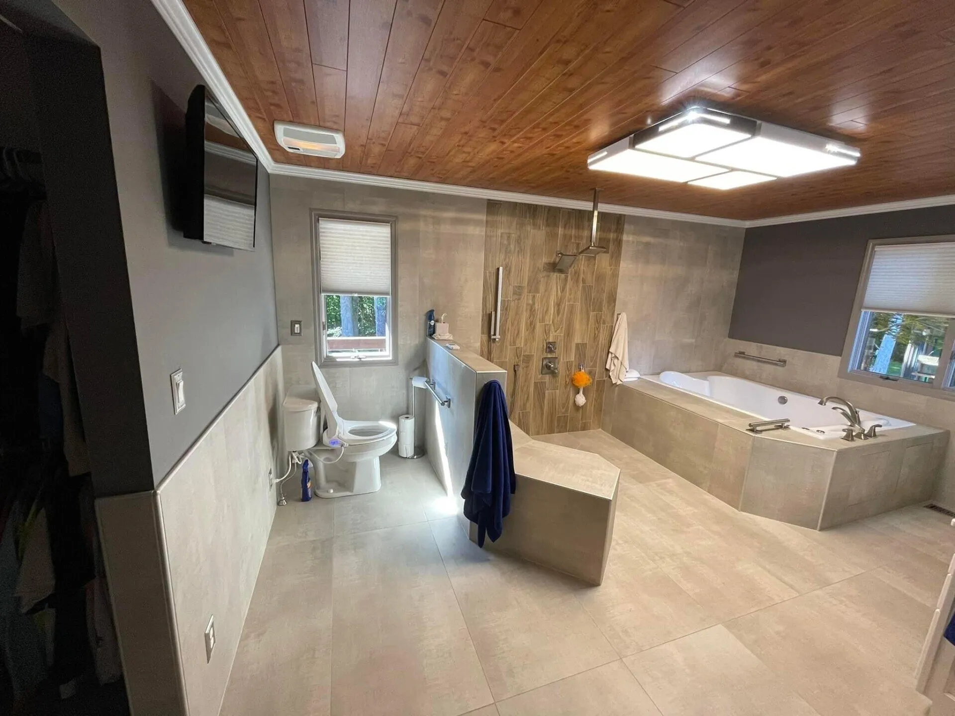 A bathroom with a toilet and tub in it